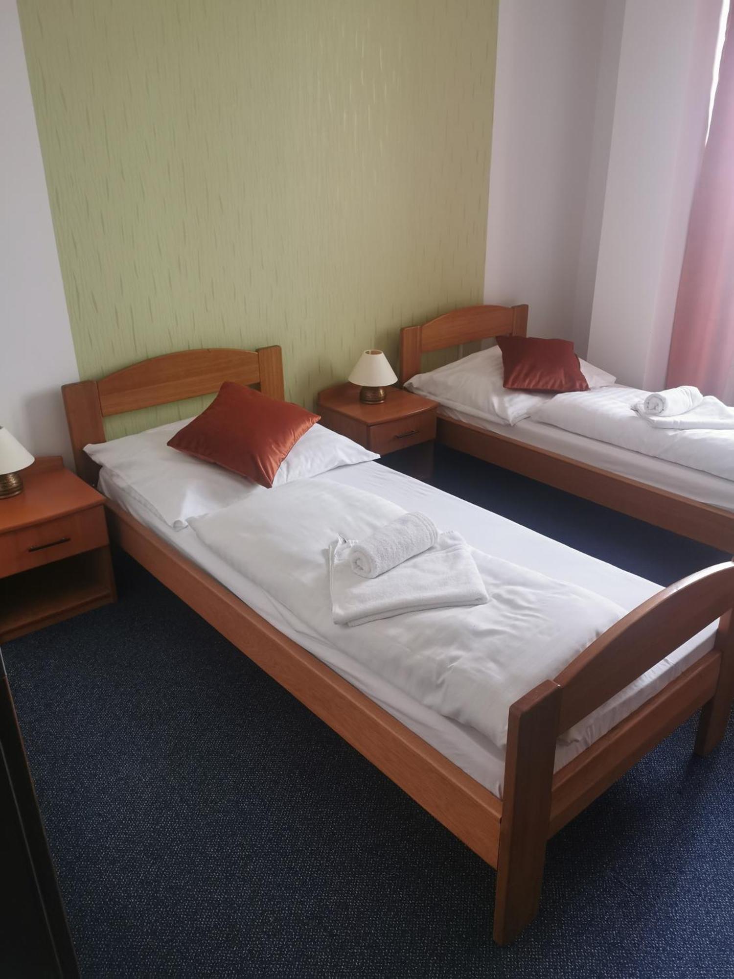 Hotel Diana Nové Mesto nad Váhom Esterno foto