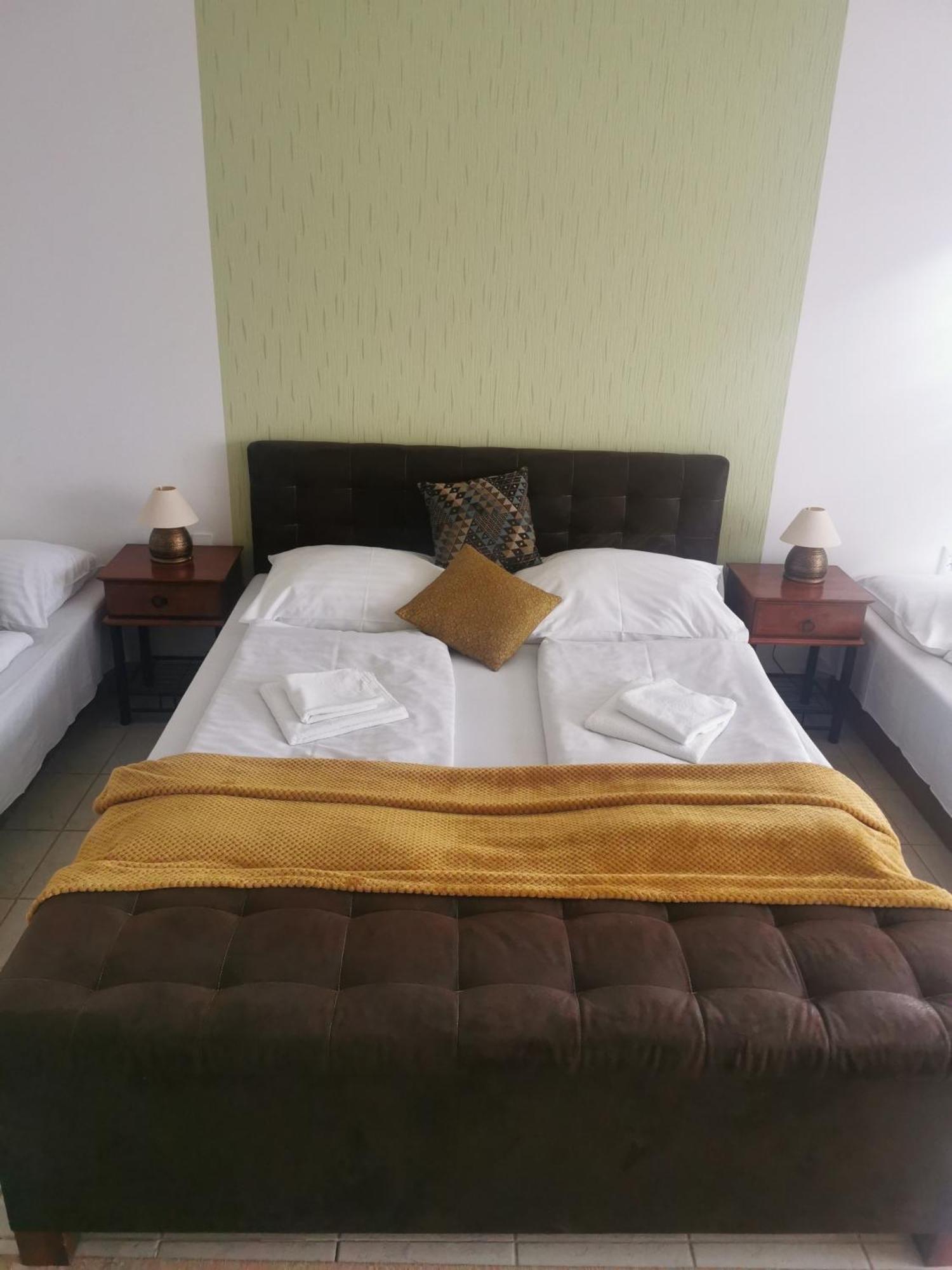 Hotel Diana Nové Mesto nad Váhom Esterno foto