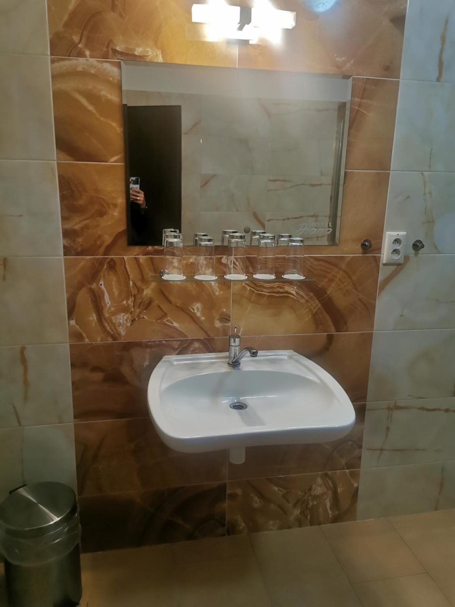 Hotel Diana Nové Mesto nad Váhom Esterno foto