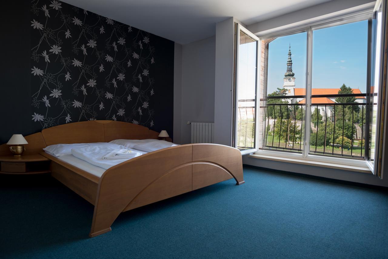 Hotel Diana Nové Mesto nad Váhom Esterno foto