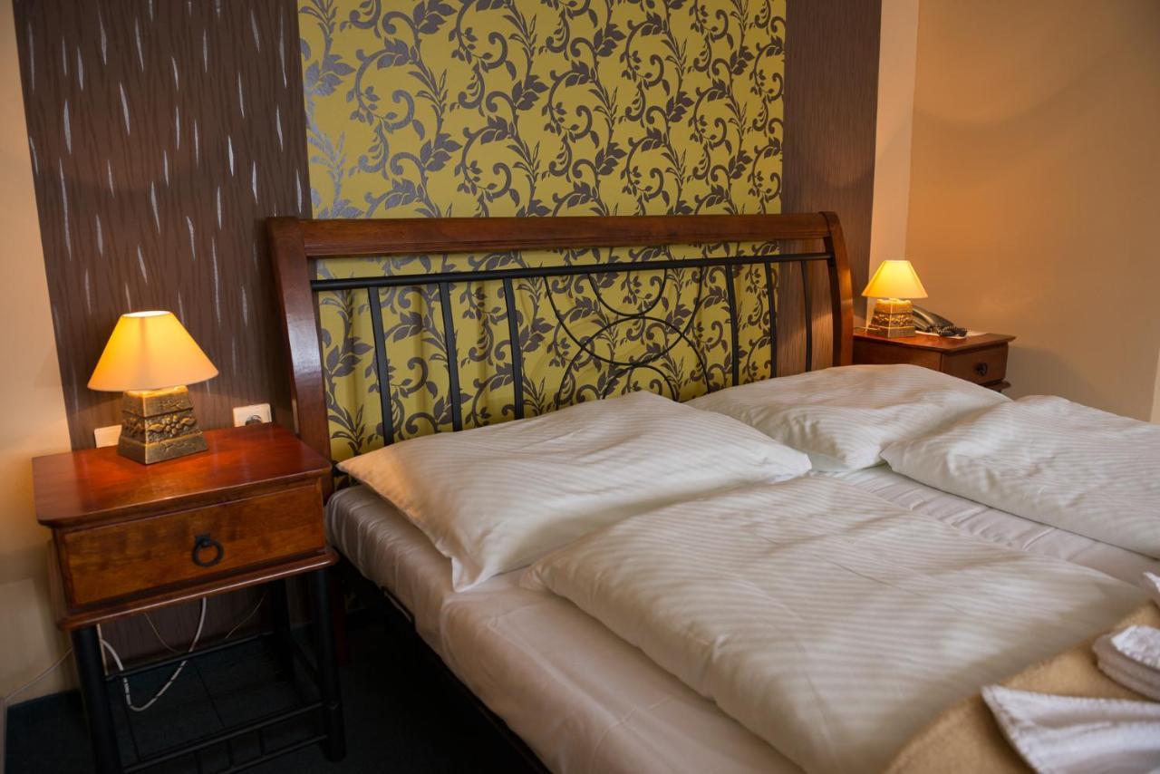 Hotel Diana Nové Mesto nad Váhom Esterno foto