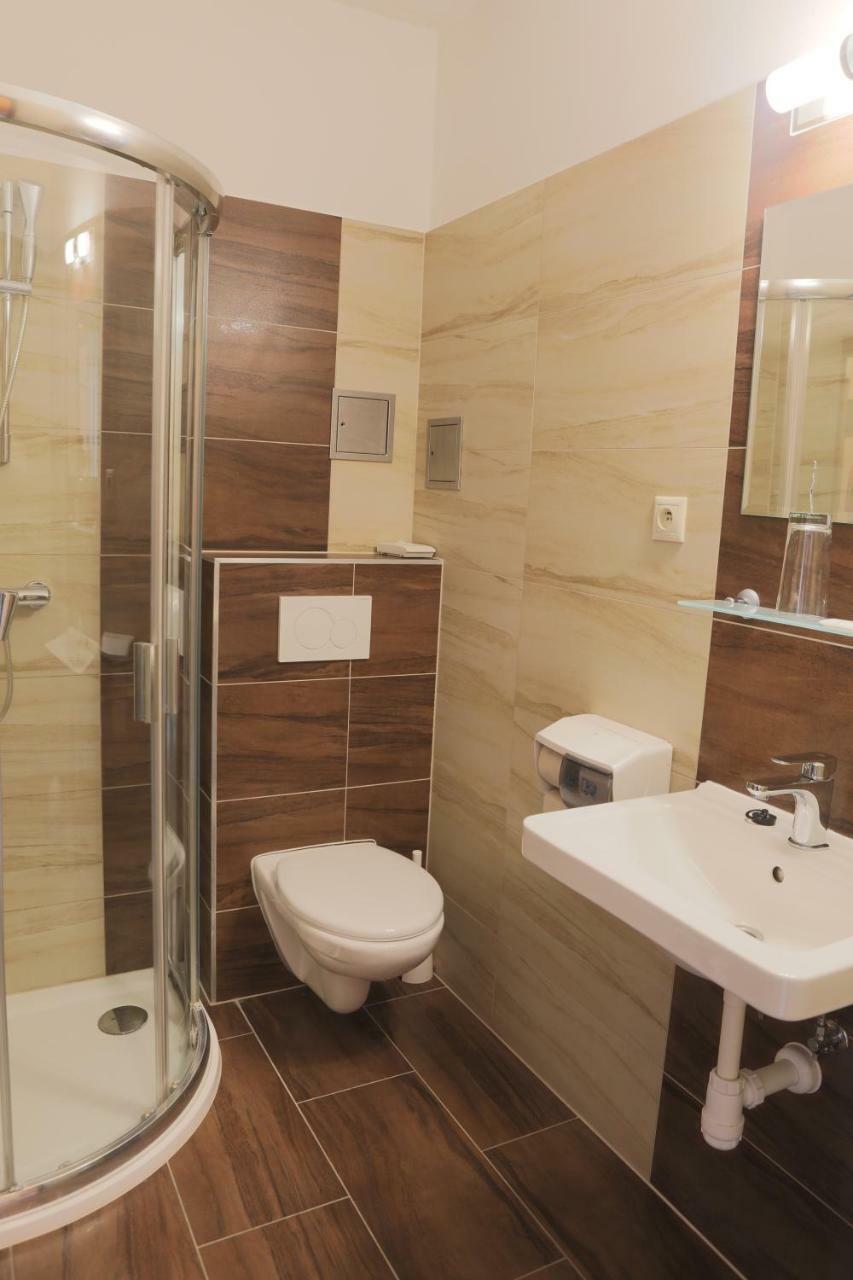 Hotel Diana Nové Mesto nad Váhom Esterno foto