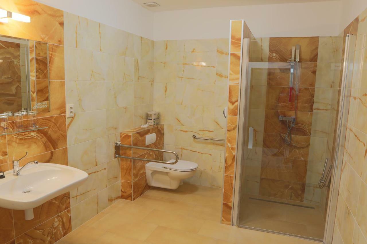 Hotel Diana Nové Mesto nad Váhom Esterno foto