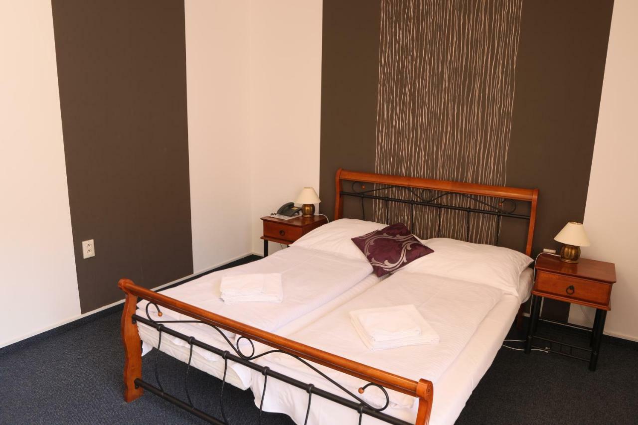Hotel Diana Nové Mesto nad Váhom Esterno foto