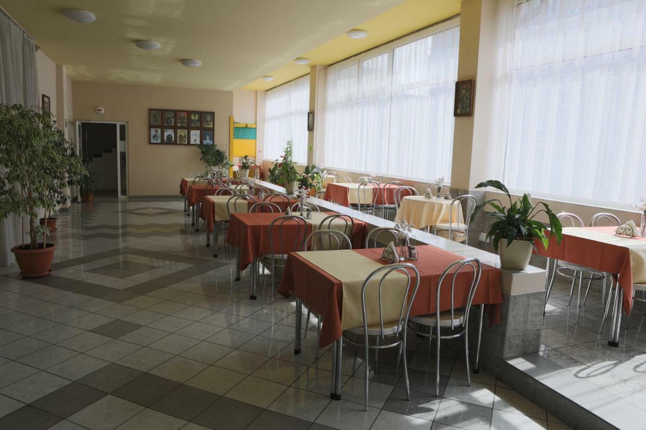 Hotel Diana Nové Mesto nad Váhom Esterno foto
